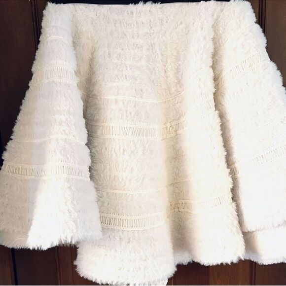 Rachel Zoe NWT 52" Round Plush Cream Tree Skirt - Picture 1 of 10